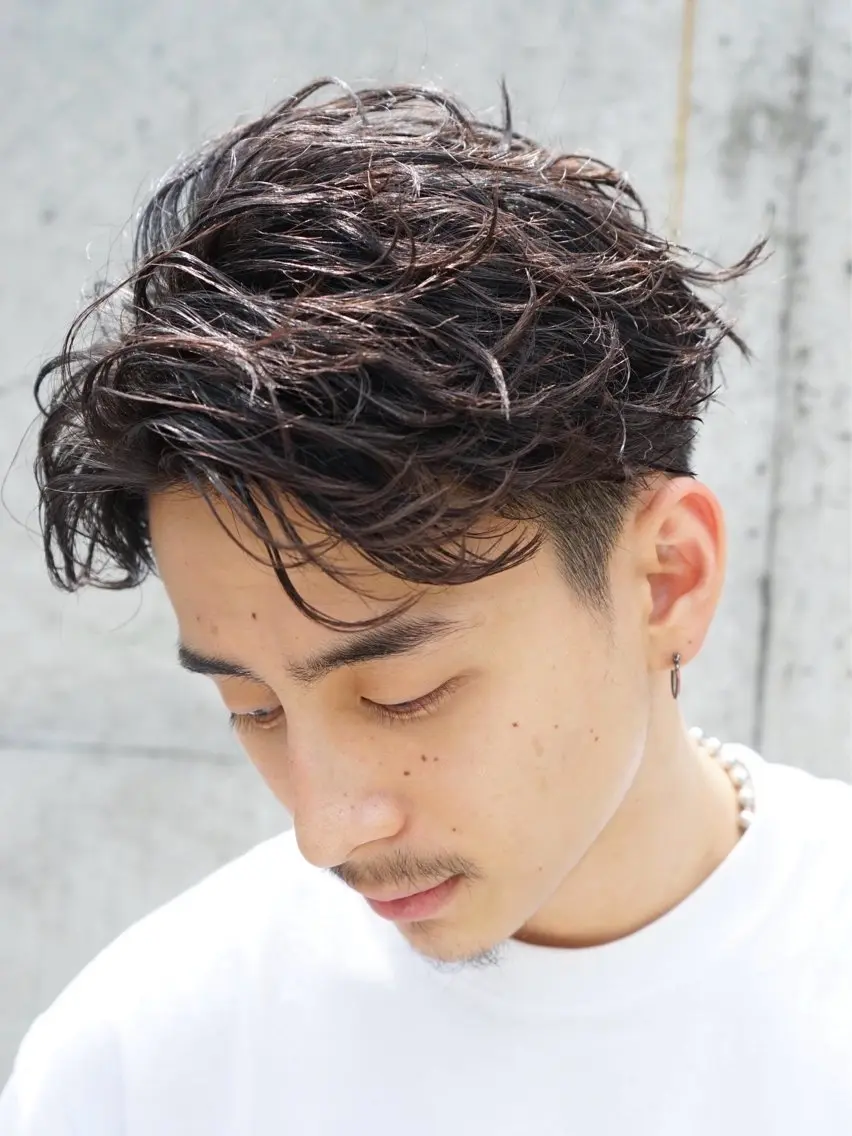 ショート パーマ メンズ フェザーパーマ メンズ韓国風 メンズパーマ 韓国風ヘア パーマ 小倉 康聖のヘアスタイル
