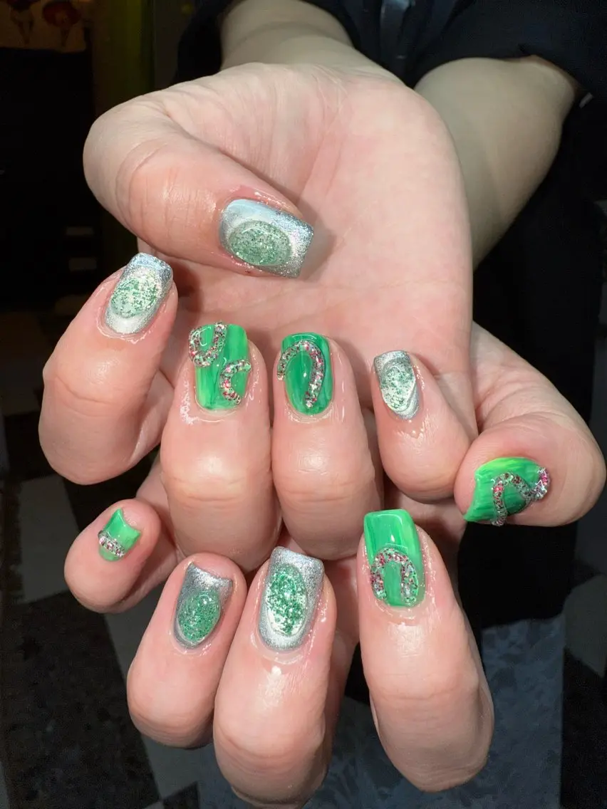 ネイル グリーン シンプルネイル ハンドネイル posa nail モエミのネイルデザイン