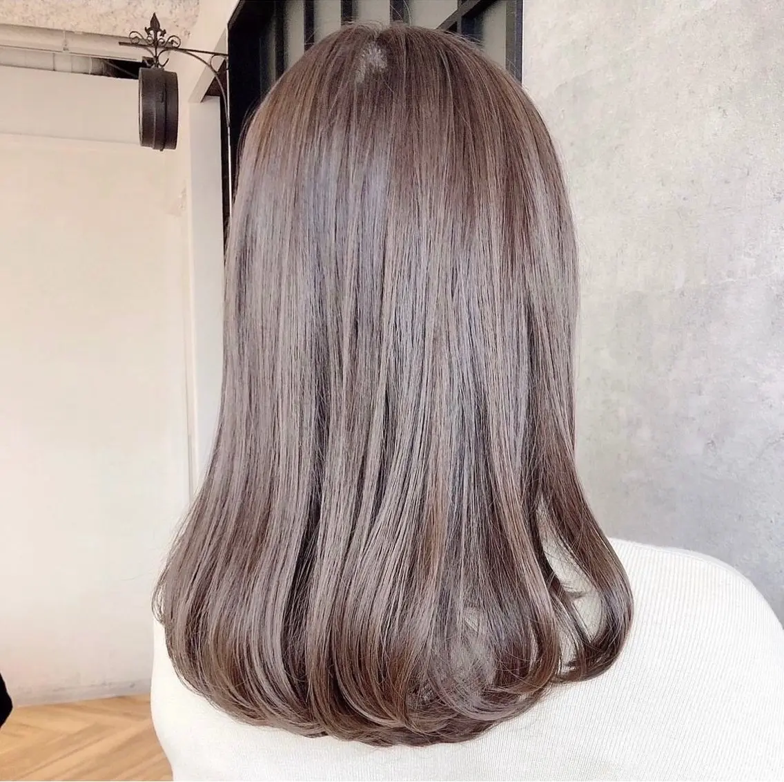 ミディアム アイスグレージュ ヘアカラー トリートメント 🫧小顔顔周りカット レイヤー/縮毛/白倉のヘアスタイル