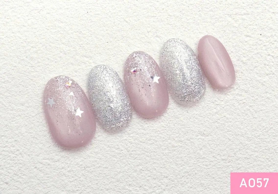 ネイル シルバー 新橋🍬 Nailのネイルデザイン