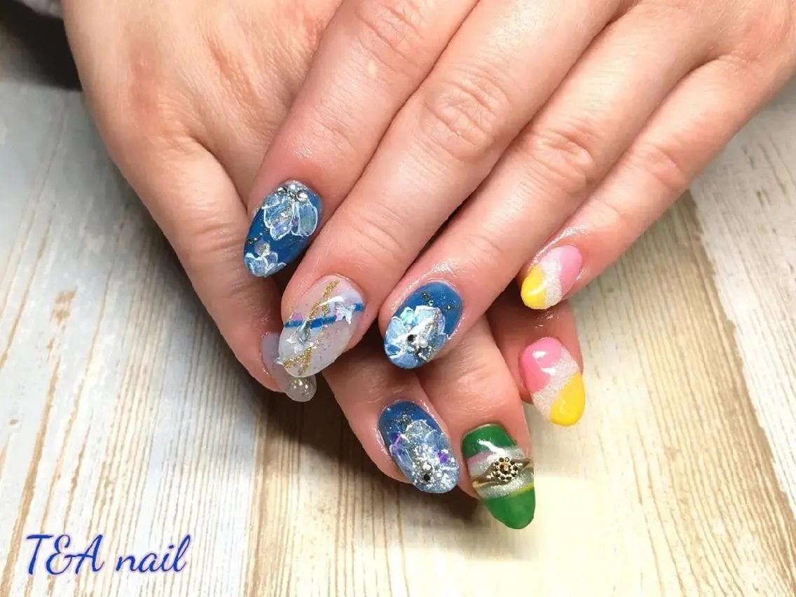 セミロング ネイル ブルー 成人式 長さ出し フラワーネイル ジェルネイル T&A nailのネイルデザイン