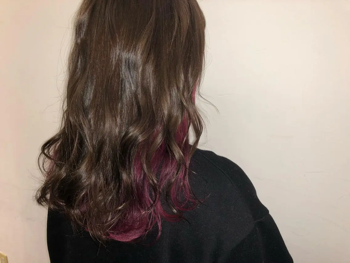 セミロング カラー インナーカラー ピンクカラー メンズ レイヤー ウルフ 弓木啓輔のヘアスタイル