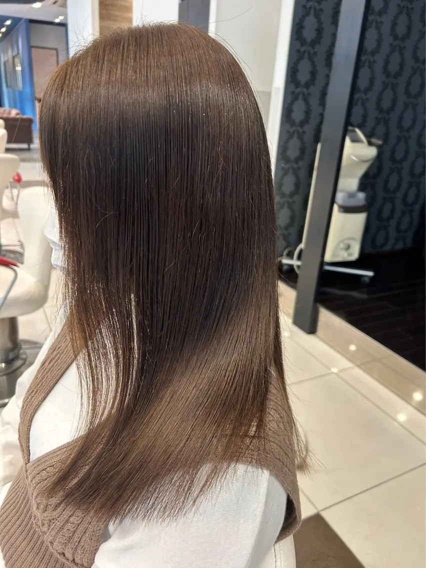 モデルレディースカット（レイヤー）➕フルカラー➕トリートメントの写真