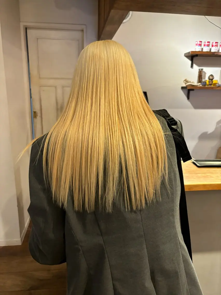 ロング カラー 抜きっぱなしブロンド ファッションに 溶け込むstyleのヘアスタイル