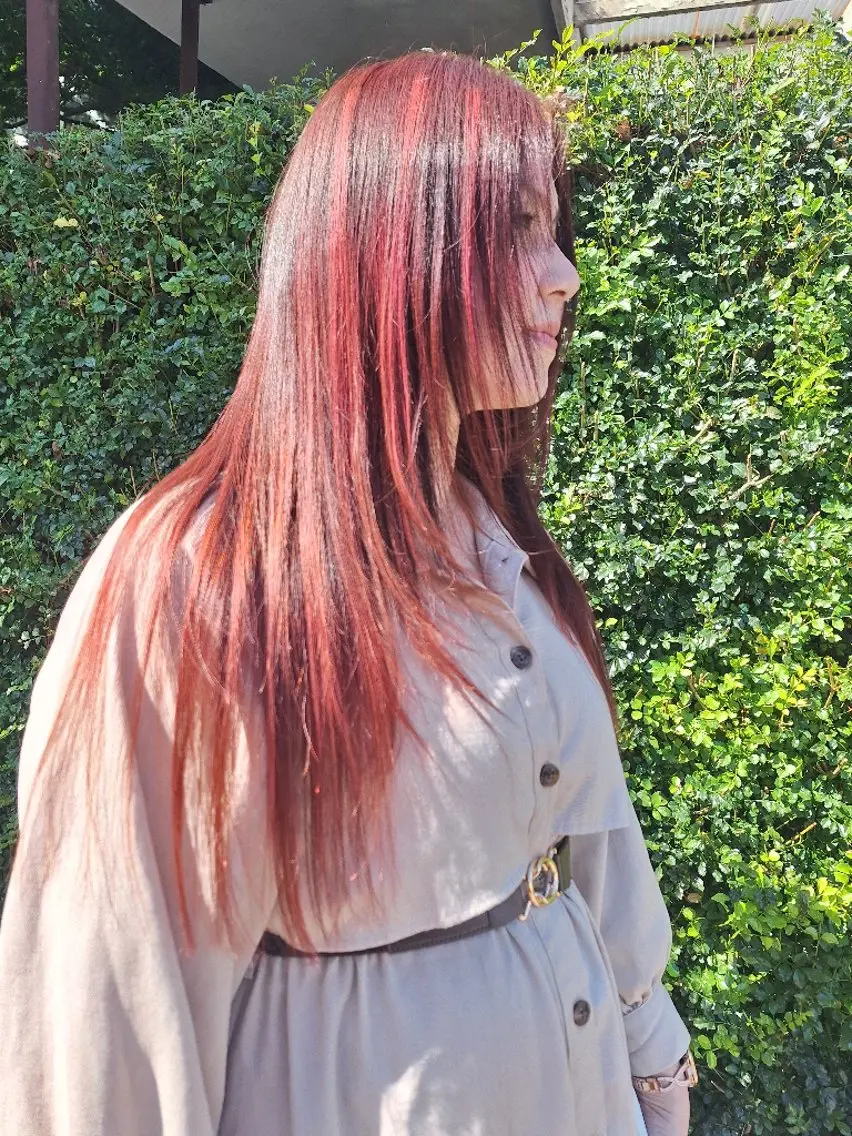 ロング 顔まわりレイヤー 顔周りカット レイヤーカット 飯田 仁美のヘアスタイル
