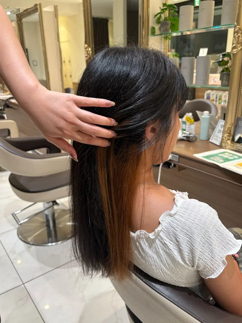 ロング カラー ブリーチ インナーカラー ブリーチなしカラー 伊東 なるのヘアスタイル