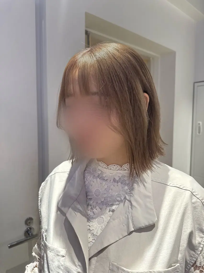カラー ベージュカラー ヘアカラー トリートメント Ami/艶カラー/ レイヤー/ハイトーンのヘアスタイル