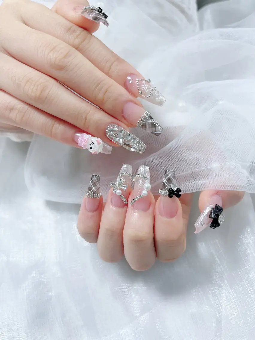 ネイル オーロラネイル クリアネイル フラッシュネイル ジェルネイル グラデーション ハンドネイル Amee Nail Salonのネイルデザイン
