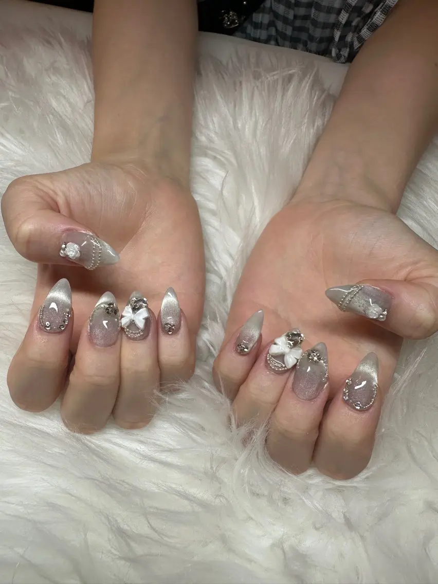 ネイル PEEKABOOミキ ネイル1級保持💅のネイルデザイン