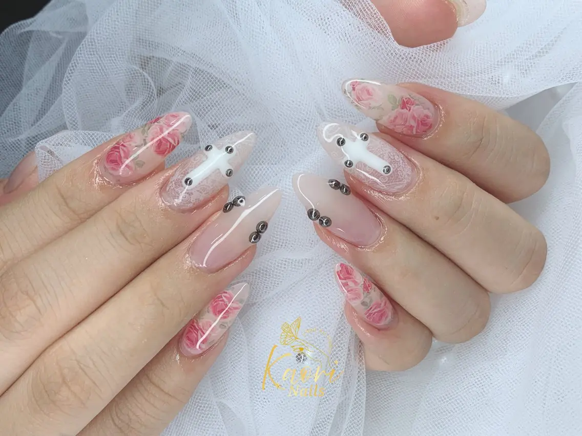 ネイル チークネイル ドット フレンチネイル ジェルネイル グラデーション Kaori Nailのネイルデザイン