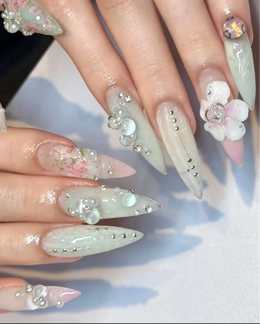 ネイル フレンチネイル ガーリー ガラスフレンチ 氷ネイル・うるうるネイル キラキラネイル ハンドネイル JOSIE nail studioのネイルデザイン