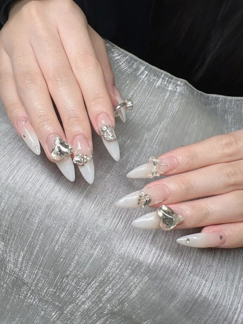 ネイル 長さ出し グラデーション 卒業式 キラキラネイル マグネットネイル Lee Nailsのネイルデザイン