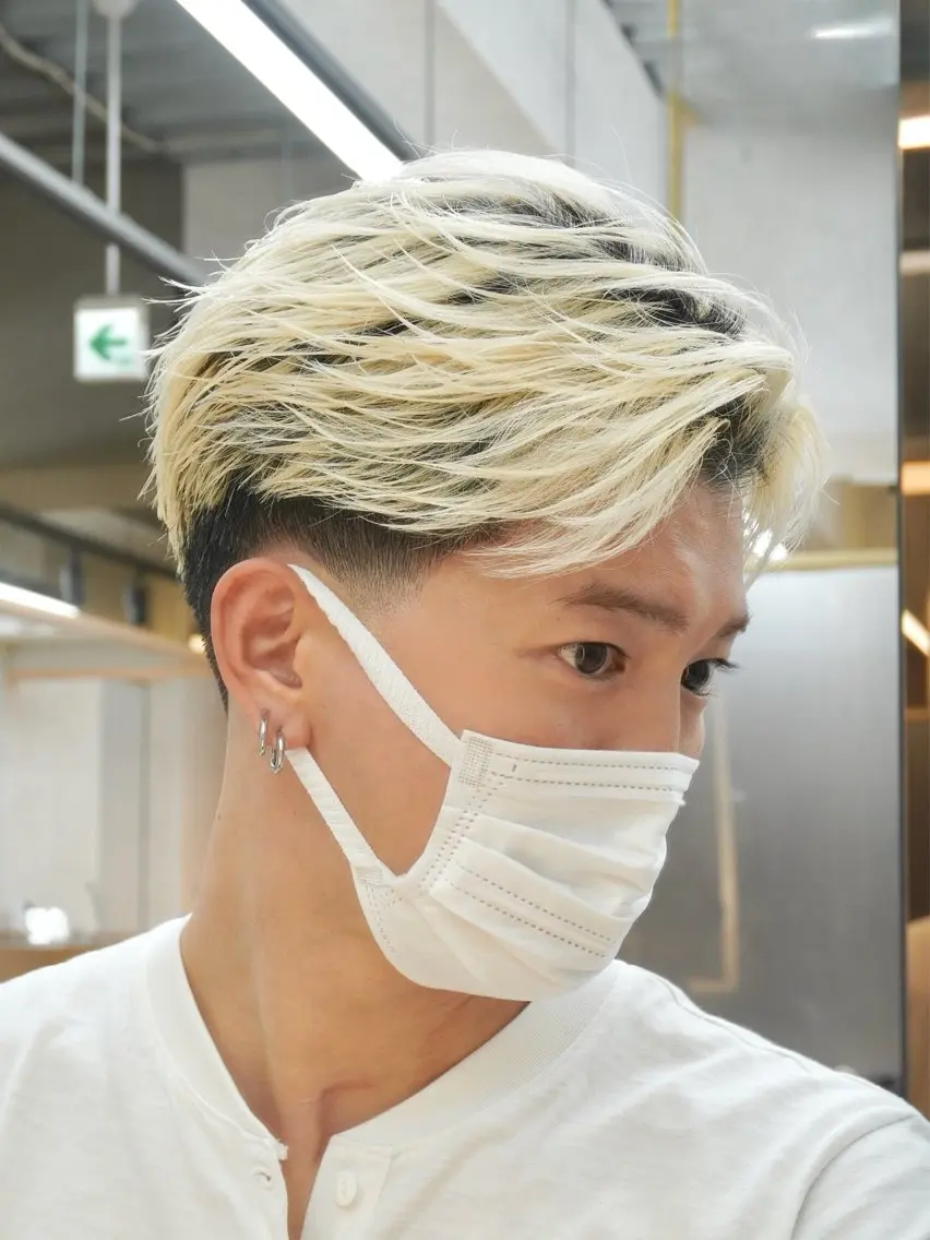 ショート カラー パーマ ヘアアレンジ メンズ ブロンド ホワイトブロンド ショートヘア カット ヘアカラー HIKARI メンズ満足度No.1のヘアスタイル