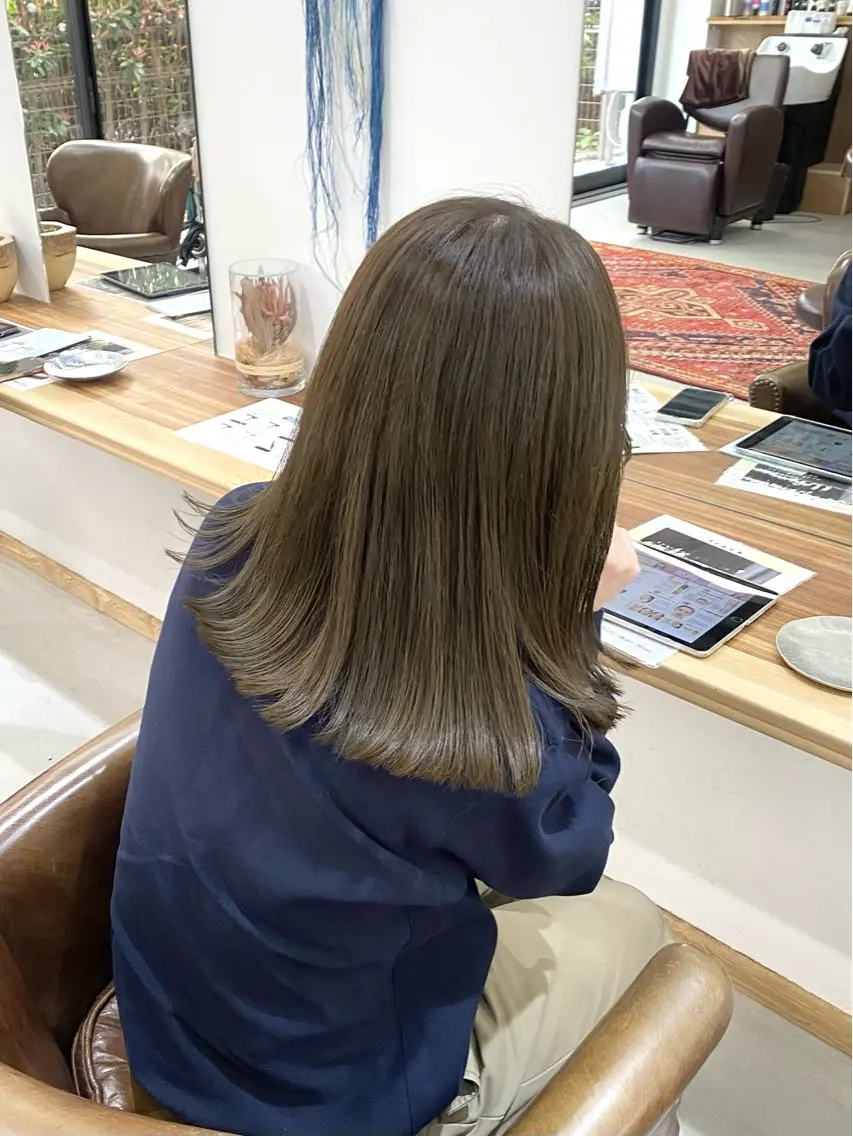 ミディアム カラー ヘアアレンジ ブラウンカラー グレージュ カット ヘアカラー トリートメント ハル🌸柔色/ ブリーチなし/艶髪のヘアスタイル