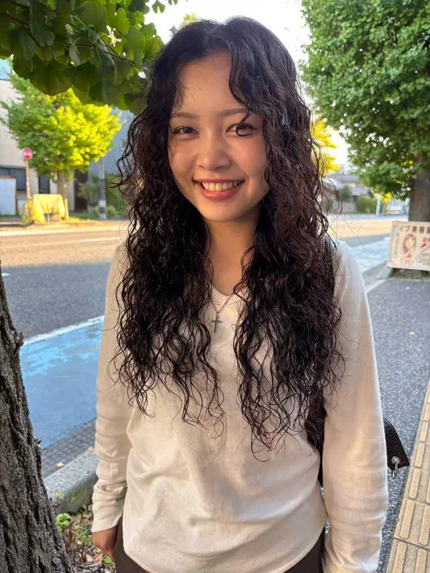 ロング パーマ 小日向 沙織のヘアスタイル