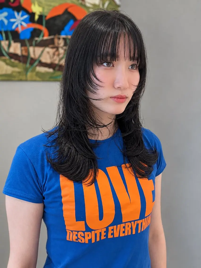 セミロング カラー 黒髪 くびれヘア レイヤーカット 高桑 えむのヘアスタイル