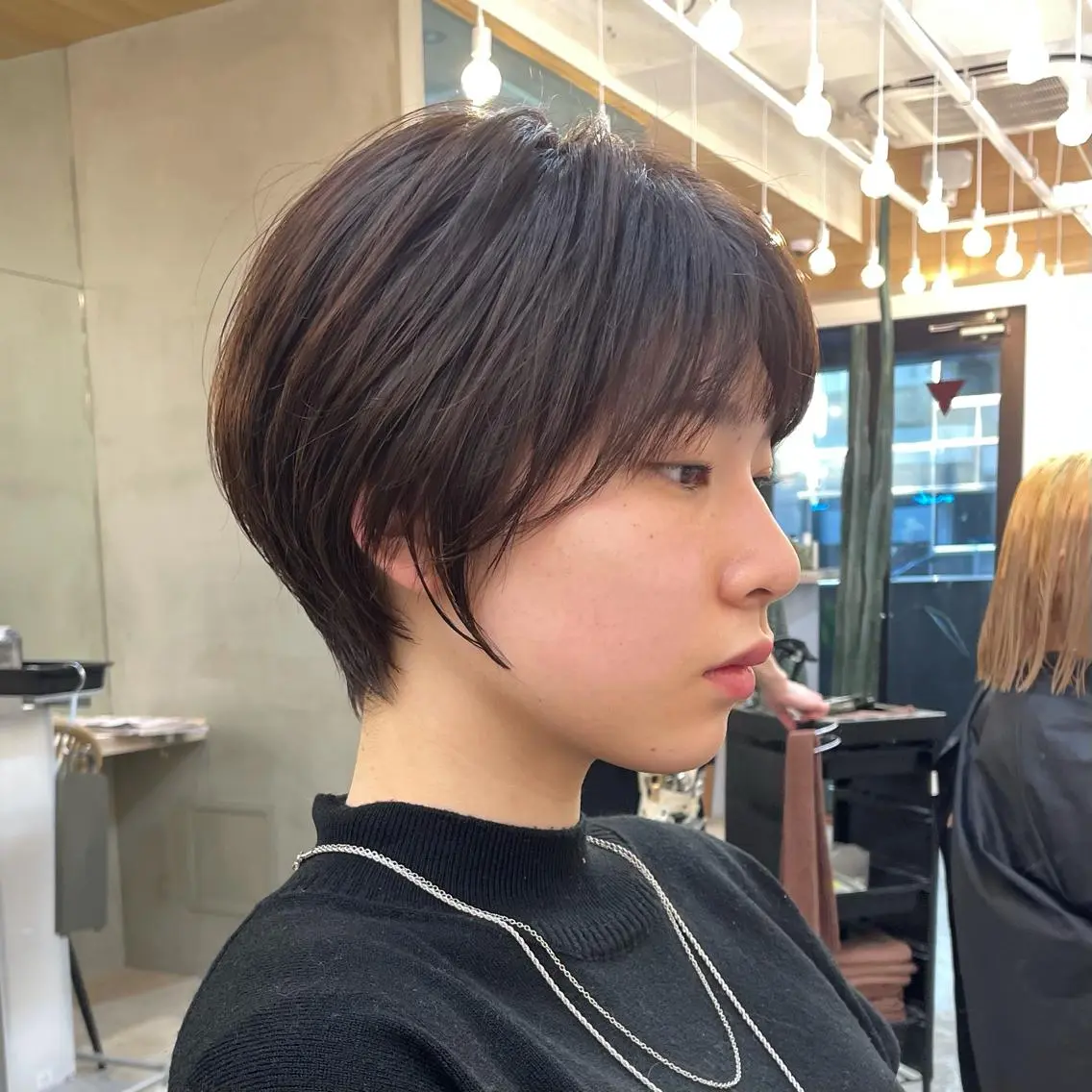 ショート カラー ハイライトカラー インナーカラー くびれヘア ハイライト 似合わせカット 縮毛/レイヤー 韓国/橋口のヘアスタイル