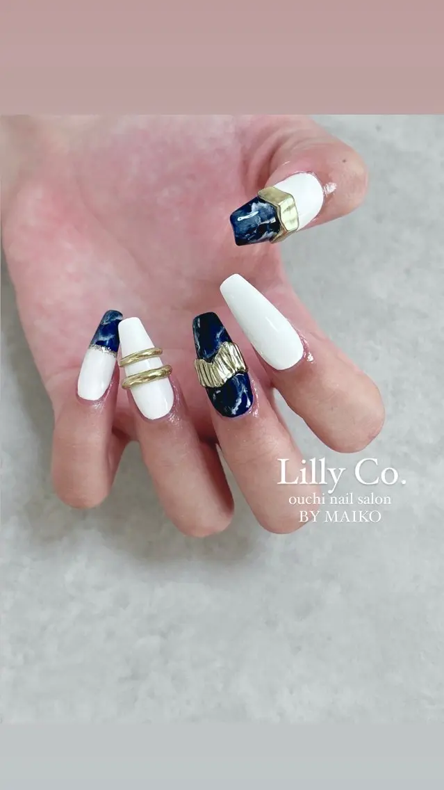 ネイル ゴールド ミラーネイル Lilly Co.のネイルデザイン