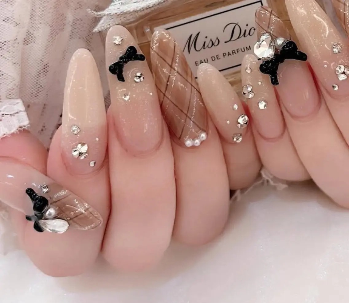 ネイル アートネイル フレンチネイル ジェルネイル キラキラネイル ニュアンスネイル ハンドネイル Ryu Nail NekoChanのネイルデザイン