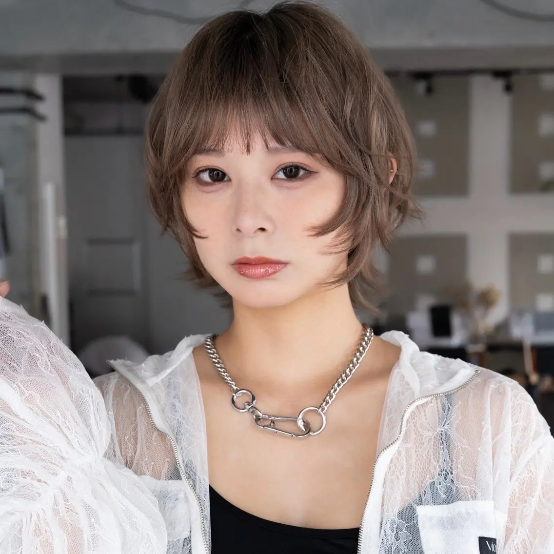 ショート ウルフ/レイヤー/ ブリーチカラーのヘアスタイル