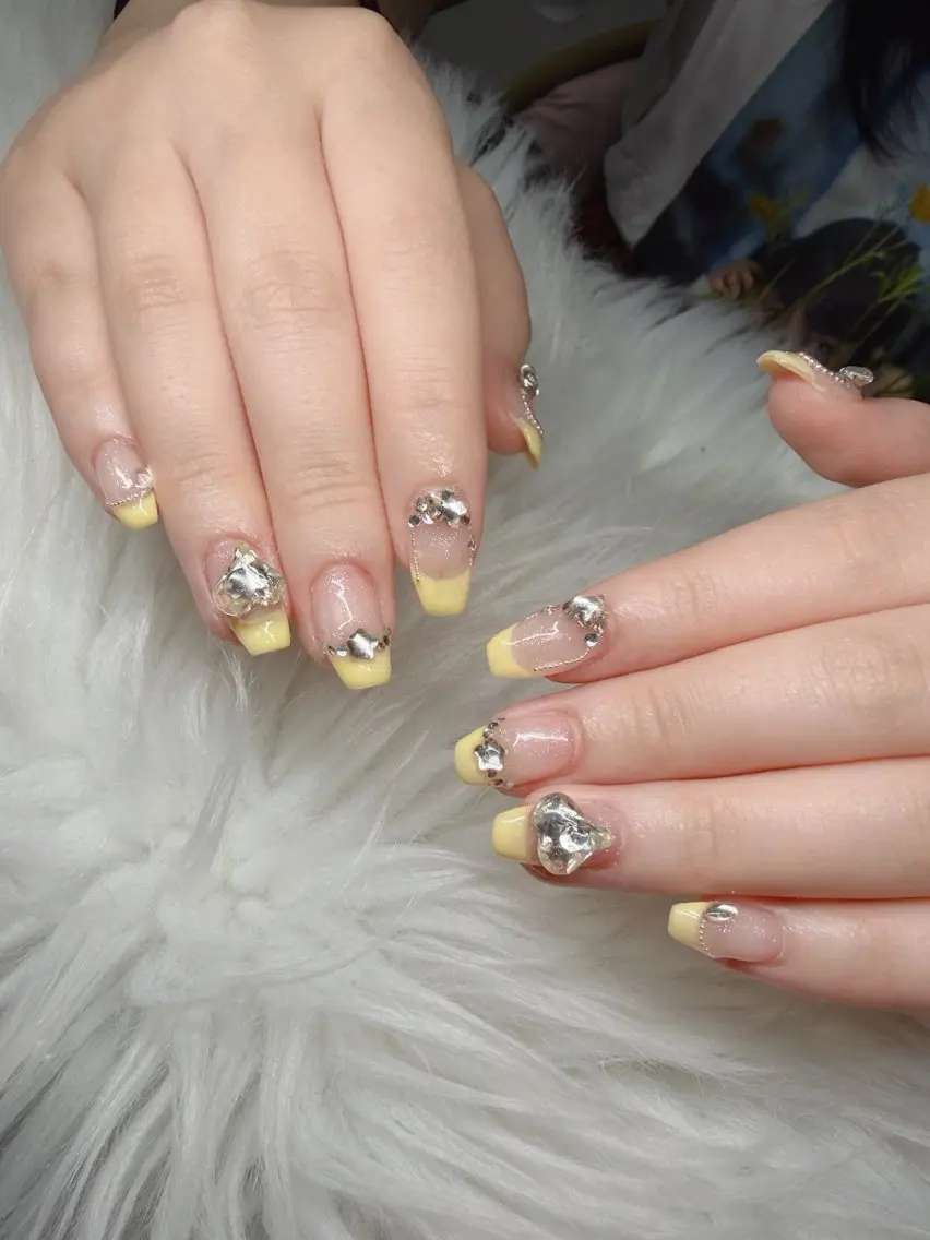 ネイル 長さ出し グラデーション 卒業式 キラキラネイル マグネットネイル Lee Nailsのネイルデザイン