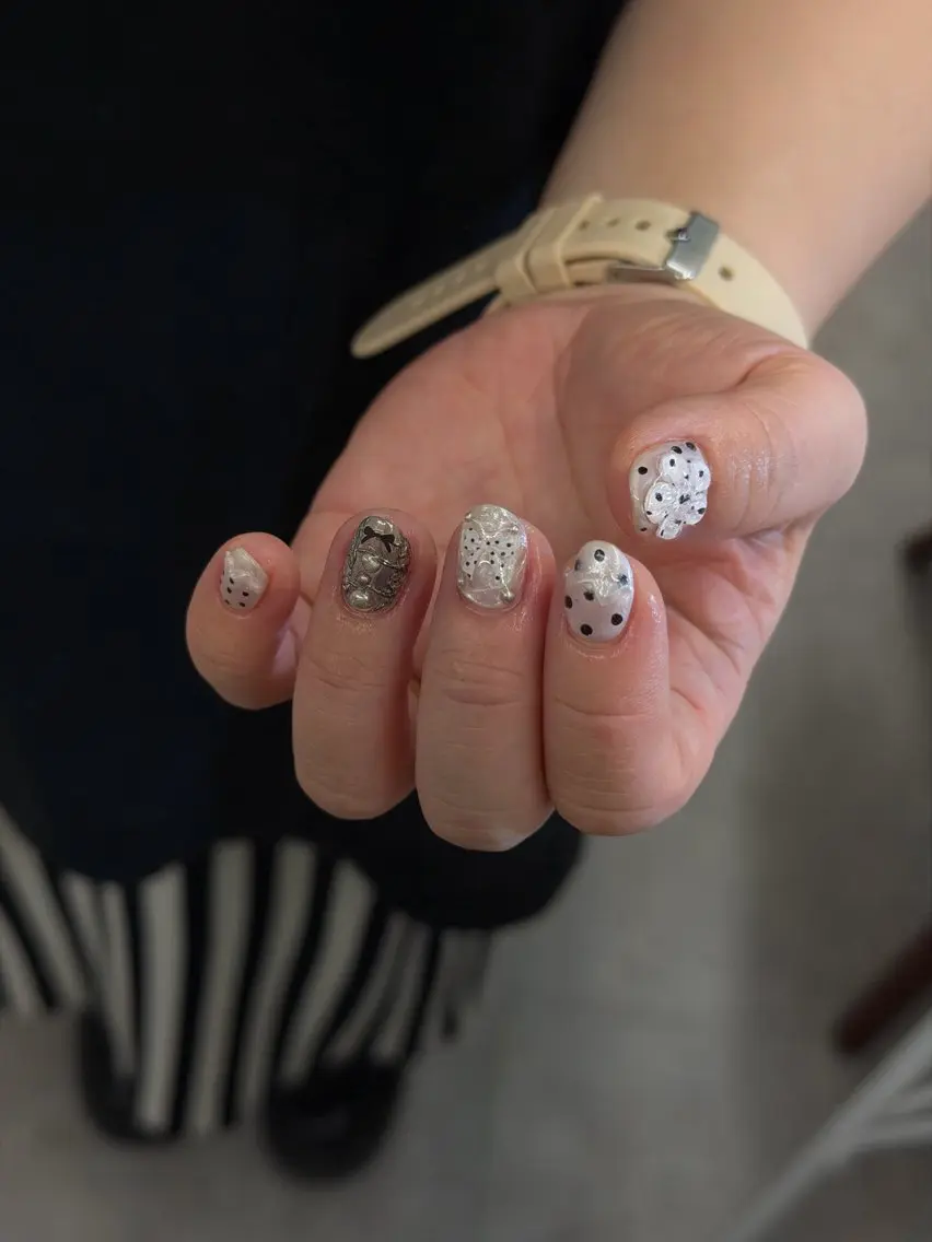 ネイル ドット フットネイル ジェルネイル マグネットネイル ニュアンスネイル ハンドネイル ハンドケア Bana_ Nailのネイルデザイン
