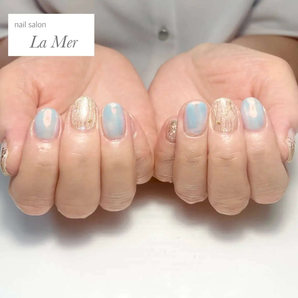 ネイル オーロラネイル ブルー ゴールド グラデーション ラメ(グリッター) ハンドネイル nailsalon La Merのネイルデザイン