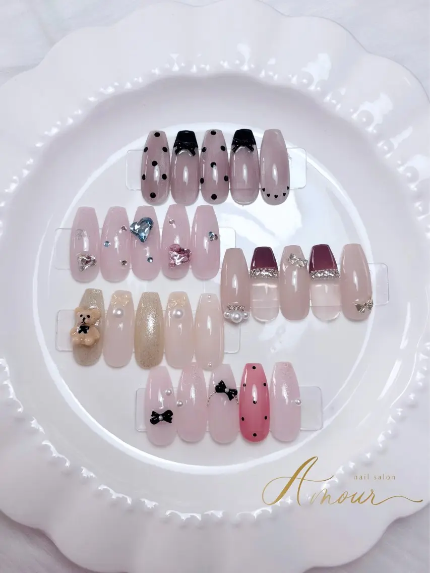 ネイル キラキラネイル ハンドネイル Amour 🎀のネイルデザイン