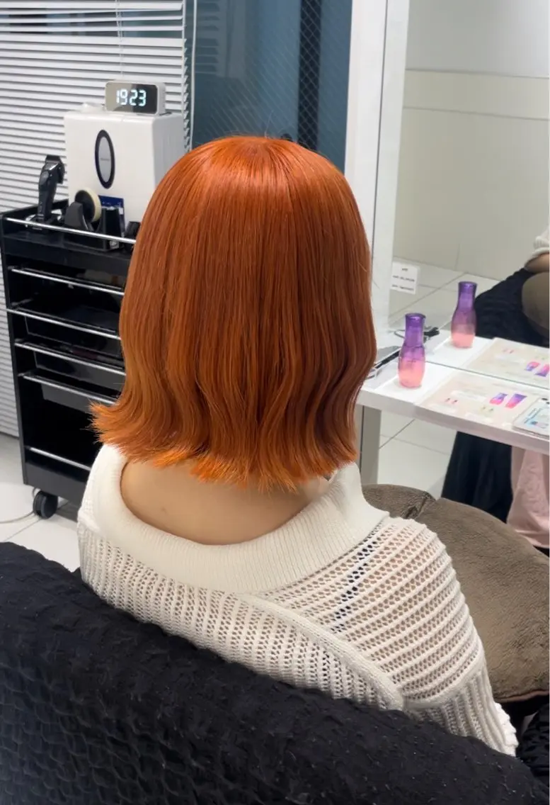 ミディアム カラー オレンジ yuzuna ハイトーン 天神のヘアスタイル