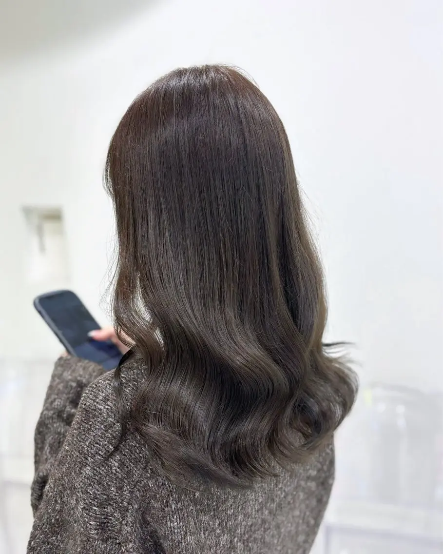 セミロング カラー 🩵色落ち可愛い 寒色カラー🩵のヘアスタイル