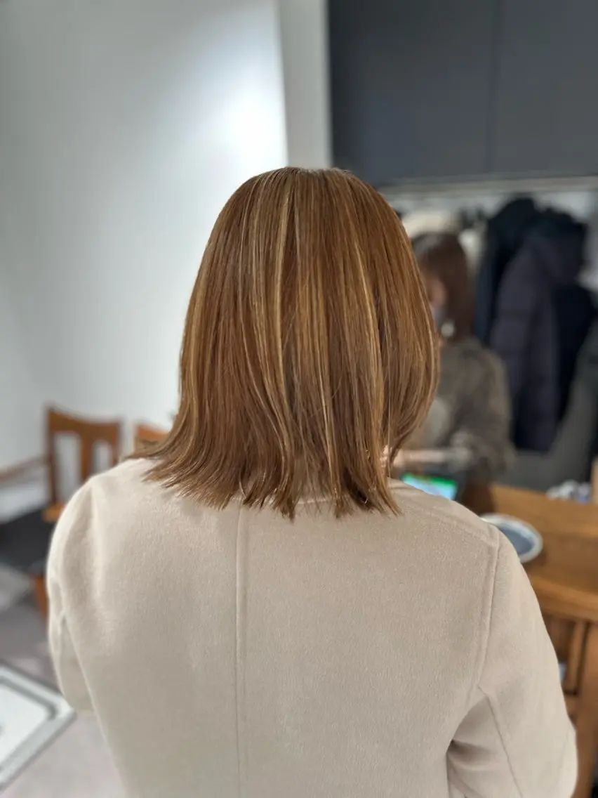 セミロング カラー パーマ ヘアアレンジ メンズ キッズ カット ヘアカラー レイヤーカット/ 巻ける縮毛矯正のヘアスタイル