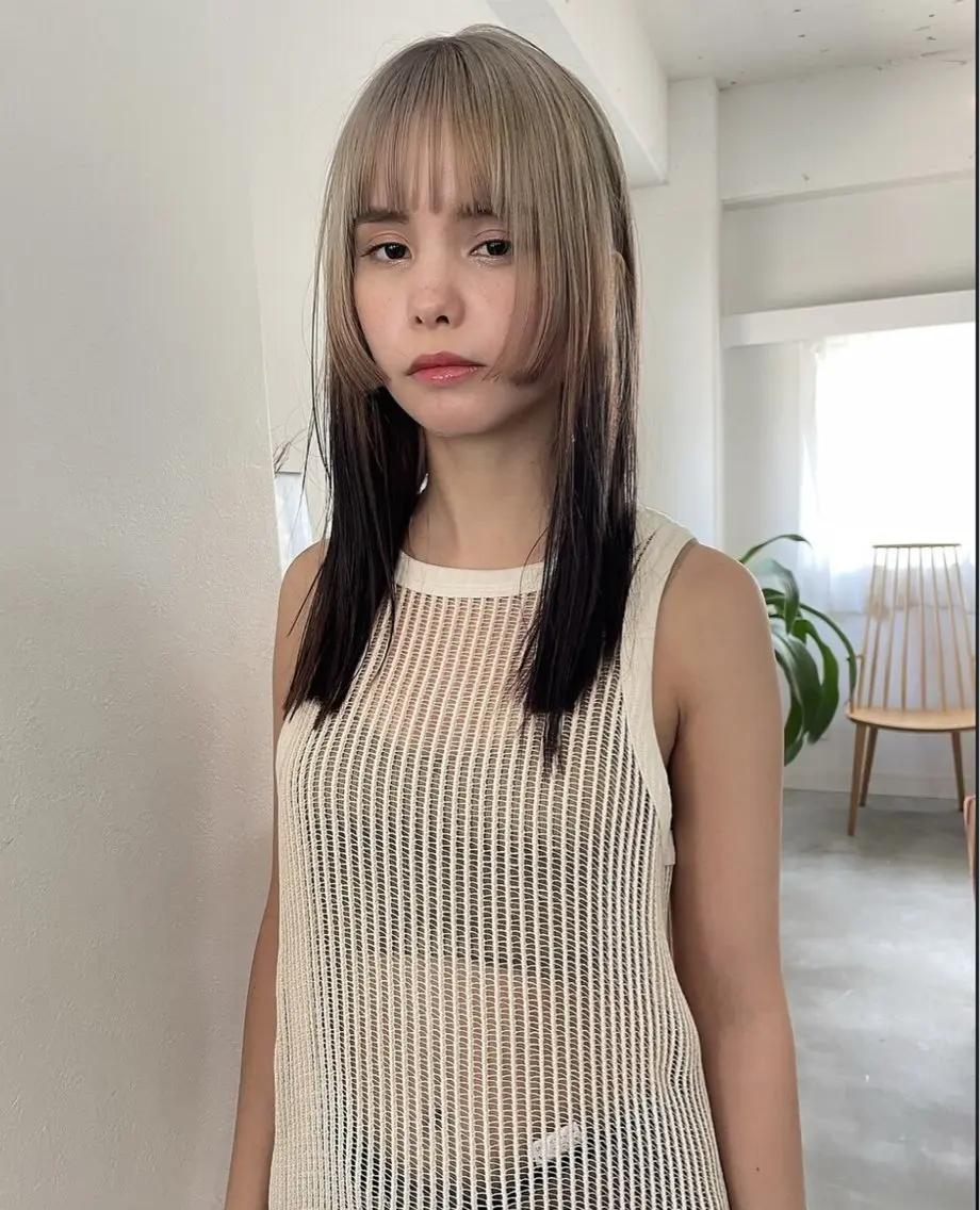 セミロング カラー 胡子 凜のヘアスタイル