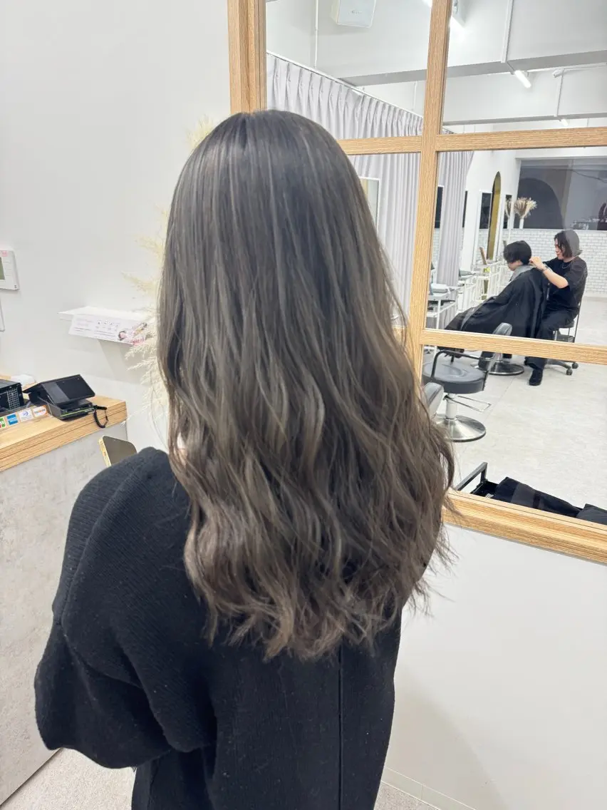 ロング カラー ヘアカラー トリートメント deseo 透明色艶カラーツバサのヘアスタイル