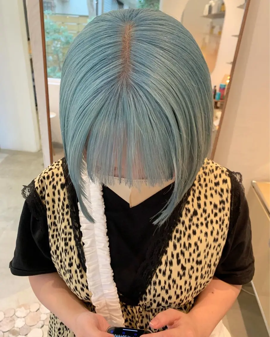 ミディアム カラー ブルーカラー ブリーチカラーが人気 onnuのヘアスタイル