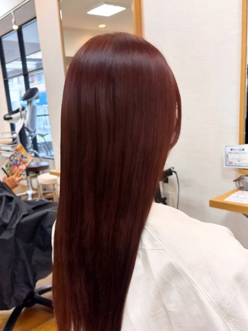 カラー ボルドーカラー MOLLA モモカのヘアスタイル