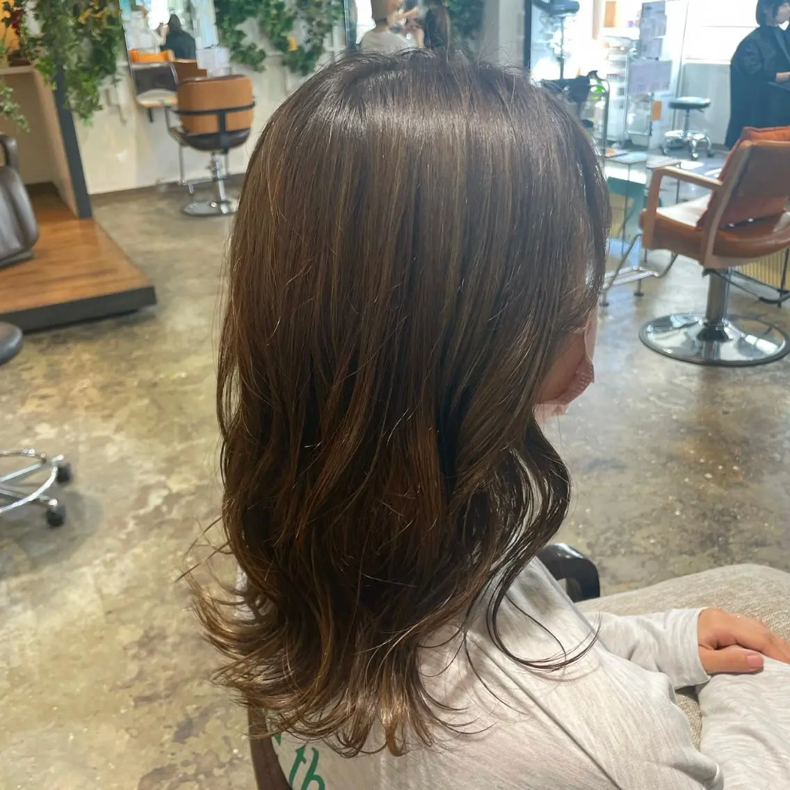ミディアム カラー ヘアアレンジ ベージュカラー 透明感カラー オリーブベージュ 🇰🇷韓国スタイル レイヤー/ayanaのヘアスタイル
