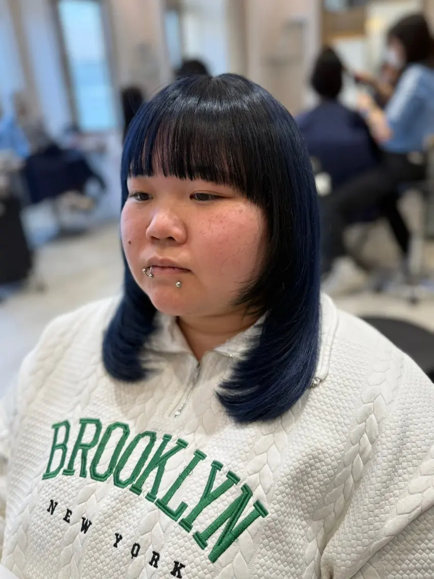 ロング カラー 黒髪 デザインカラー ネイビーカラー ハイレイヤー レイヤーカット ヘアカラー ボブ・ショート 🌻Yurinaのヘアスタイル