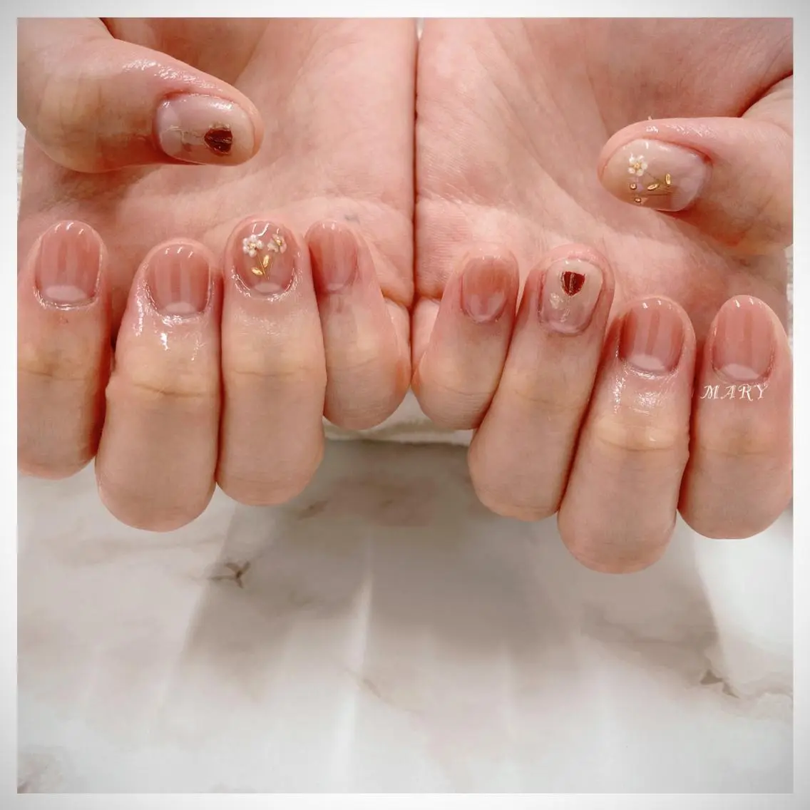ネイル フラワーネイル グラデーション ニュアンスネイル ショートネイル 春ネイル Mary nail .narumiのネイルデザイン