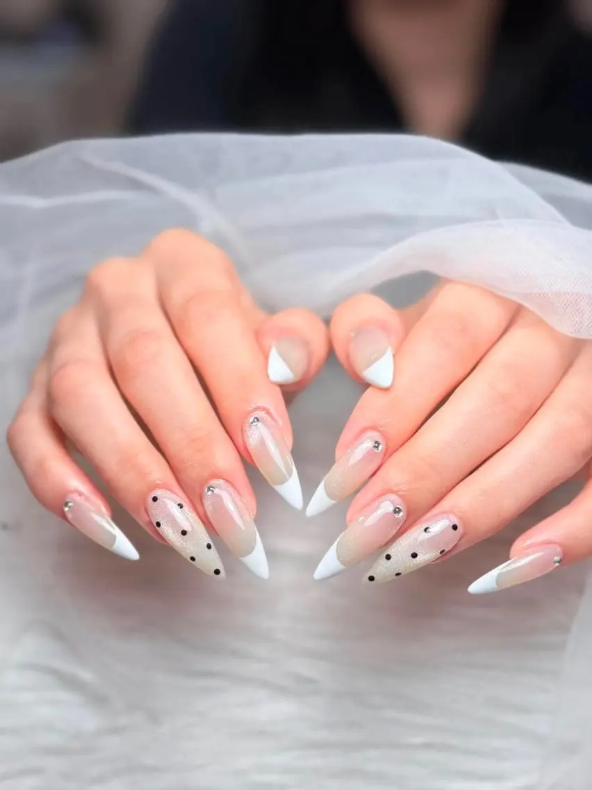 ネイル アートネイル 長さ出し ジェルネイル 韓国ネイル マグネットネイル ハンドネイル Cloudy Chan Nailのネイルデザイン