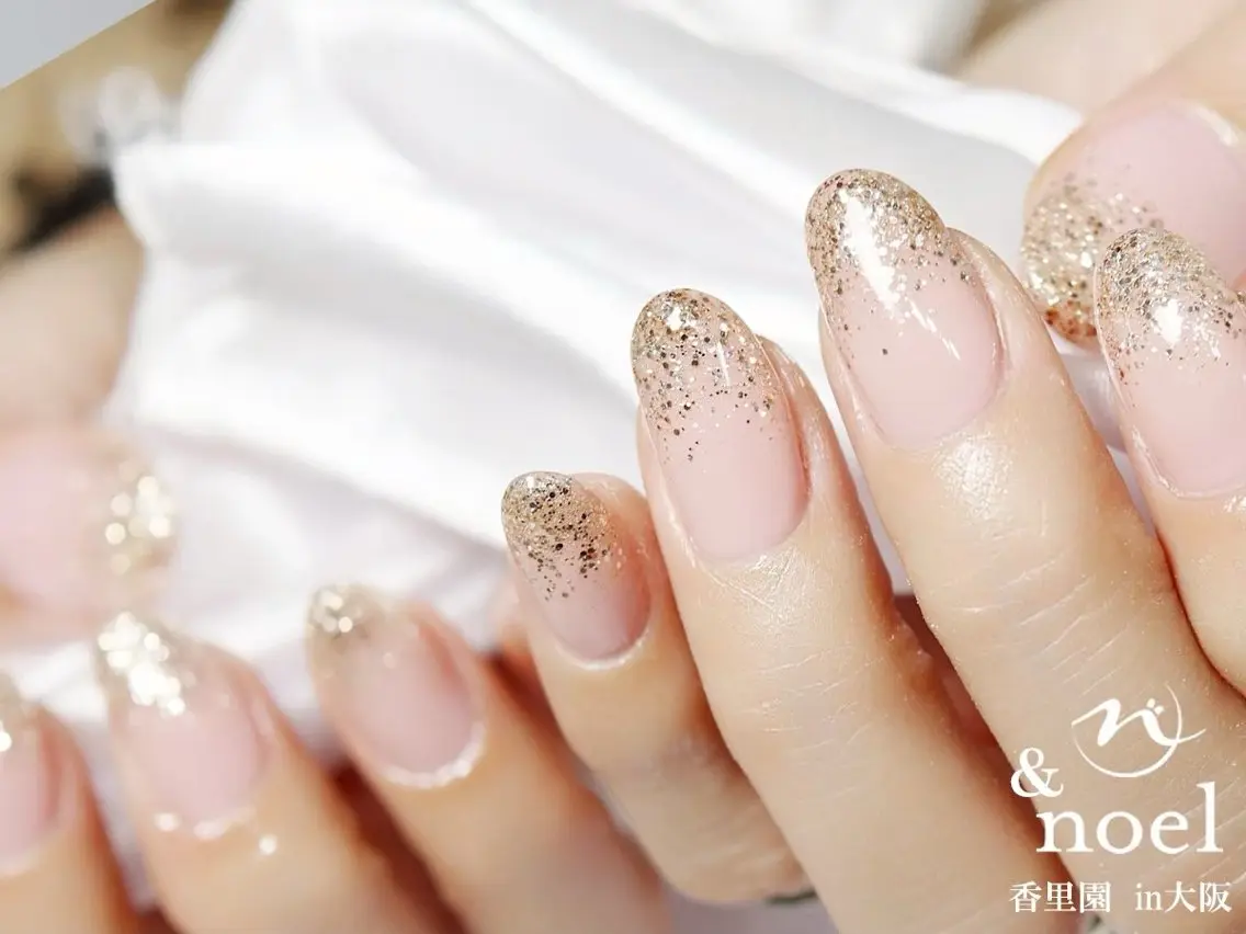 ネイル キラキラネイル ラメ(グリッター) ラメグラデーション ブライダルネイル ハンドネイル Nailsalon &Noelのネイルデザイン
