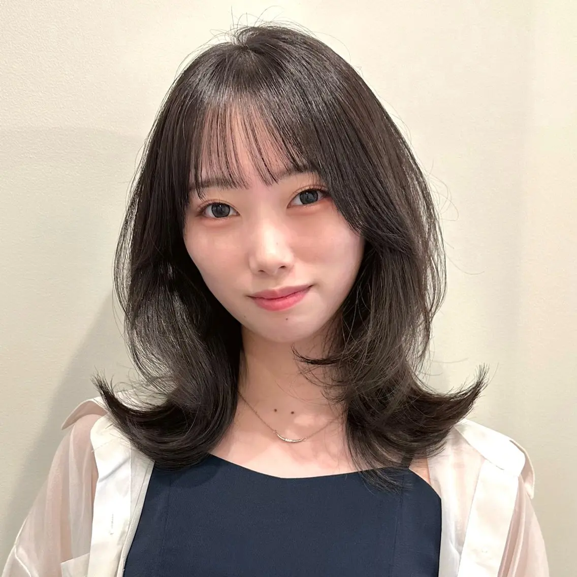 ミディアム カット ヘアカラー トリートメント 🌹ハッシュカット、 レイヤー韓国ヘア🌹のヘアスタイル