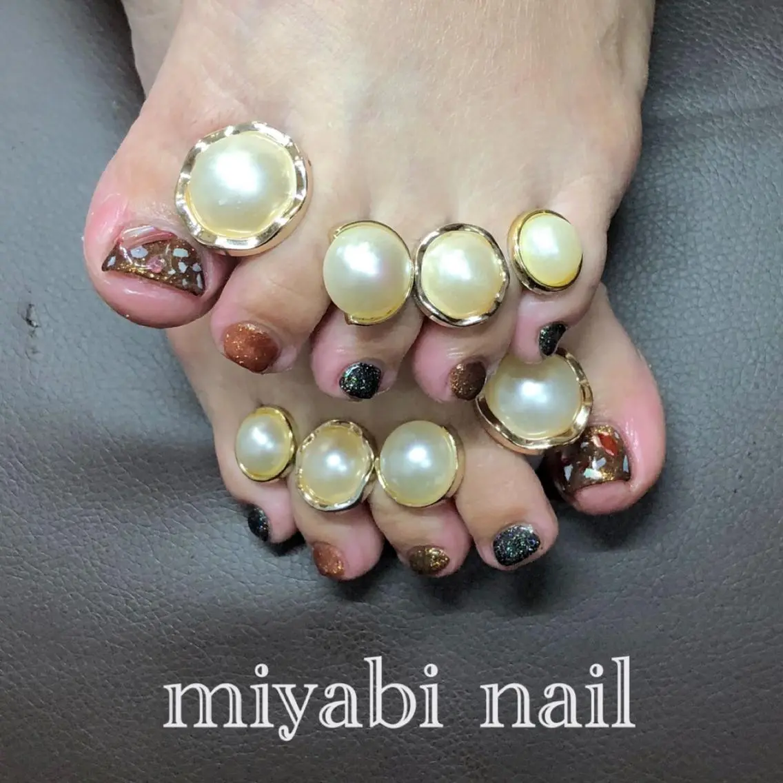 ネイル アートネイル ブラウン フットネイル ラメ(グリッター) フットネイル miyabi nail 桂川駅近くのネイルデザイン