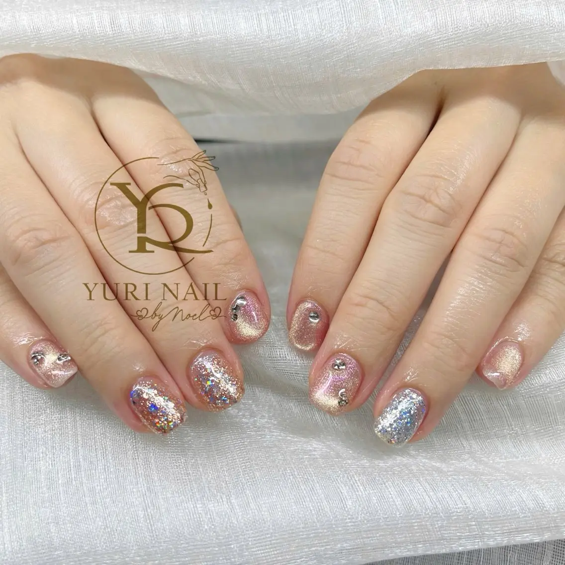 ネイル オーロラネイル ブルー チークネイル フレンチネイル グラデーション ハンドネイル フットネイル ハンドケア YURI Nail NARITAのネイルデザイン