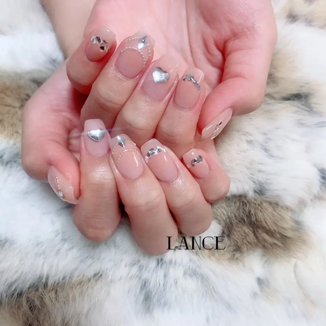 ミディアム ネイル オーロラネイル フレンチネイル グラデーション キラキラネイル ニュアンスネイル ハンドネイル Lance nailのネイルデザイン