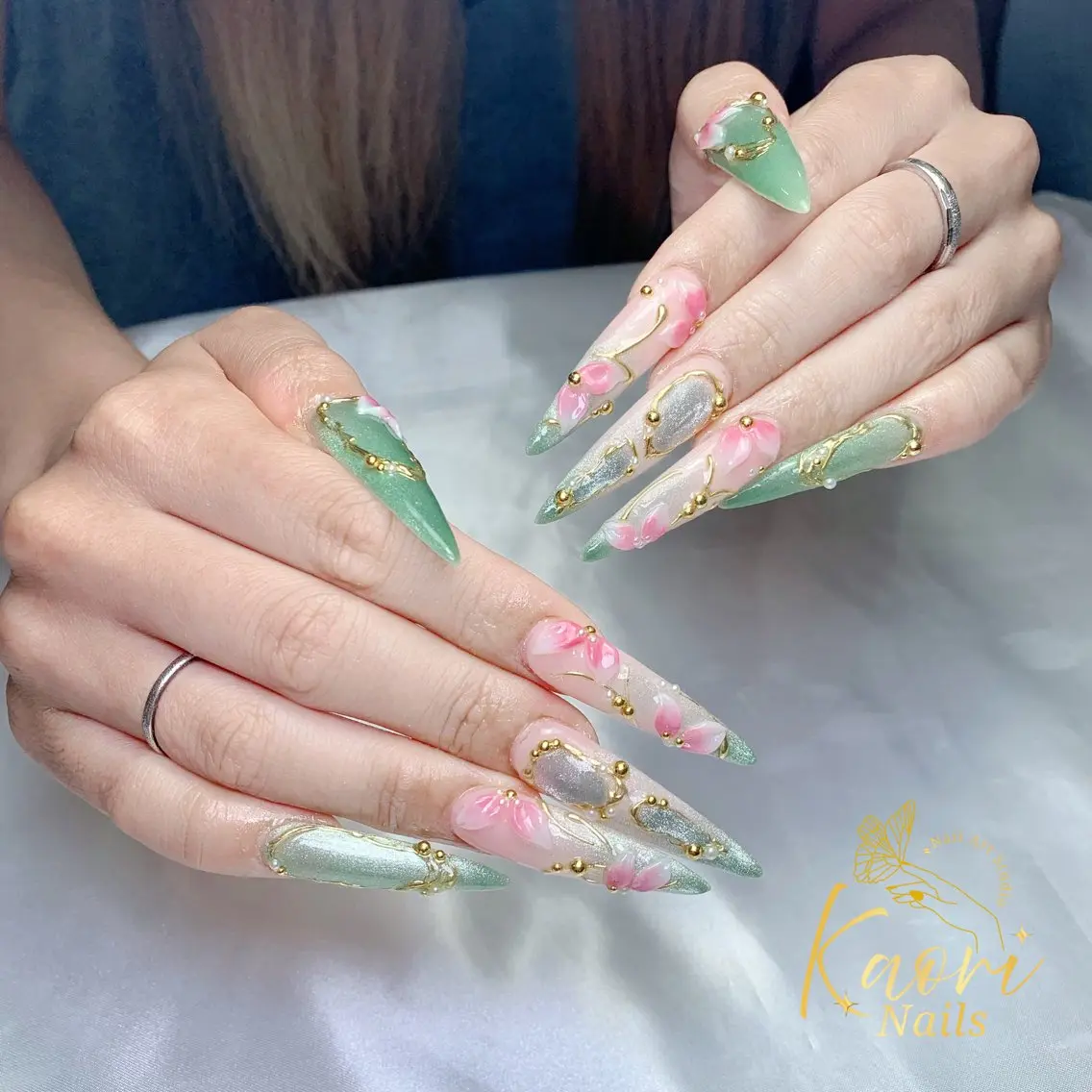 ネイル アートネイル フラワーネイル ゴールド グリーン ロングネイル ハンドネイル KAORI MARU CHANのネイルデザイン