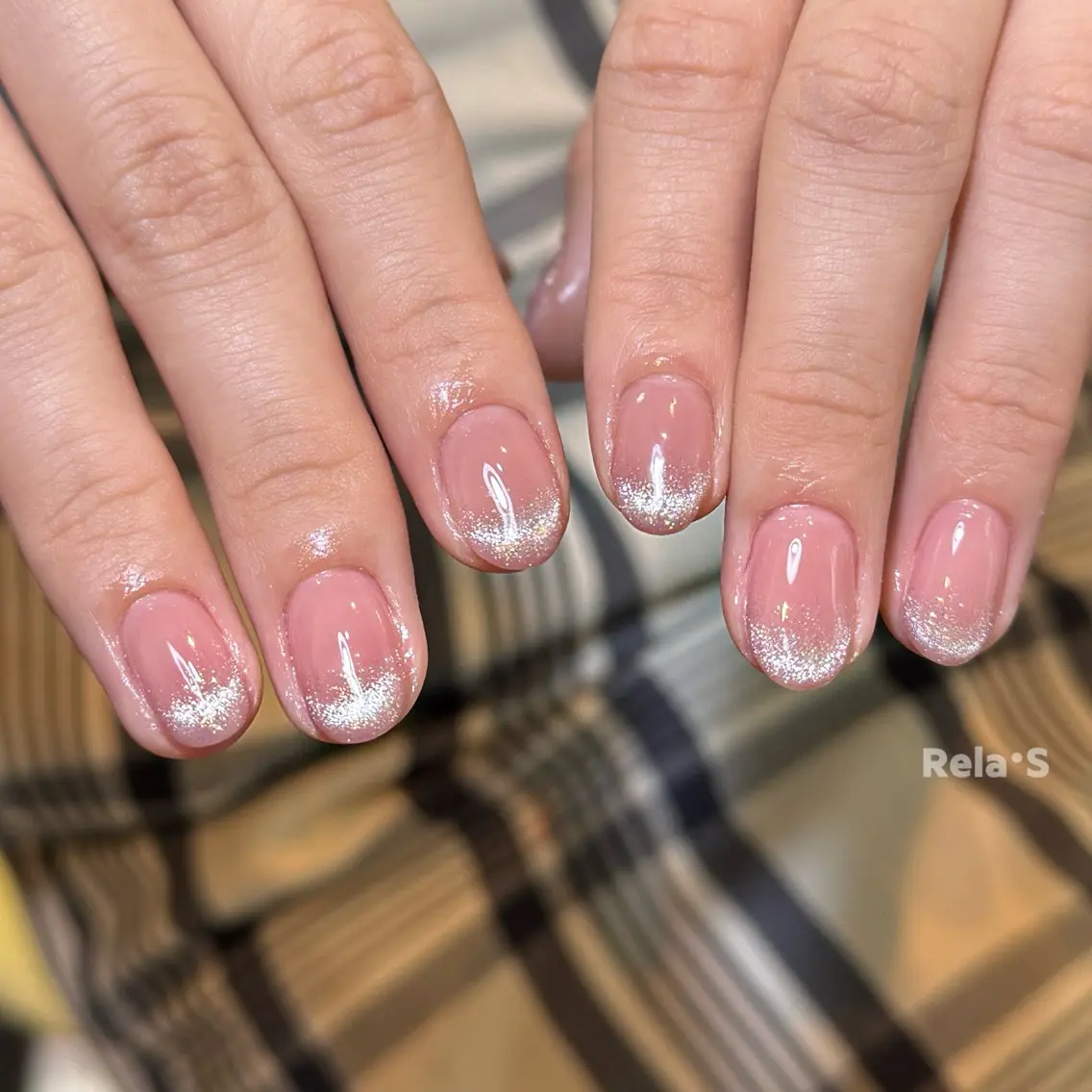 ネイル オーロラネイル 長さ出し フレンチネイル ジェルネイル ガラスフレンチ ハンドネイル Rela・S NAILのネイルデザイン