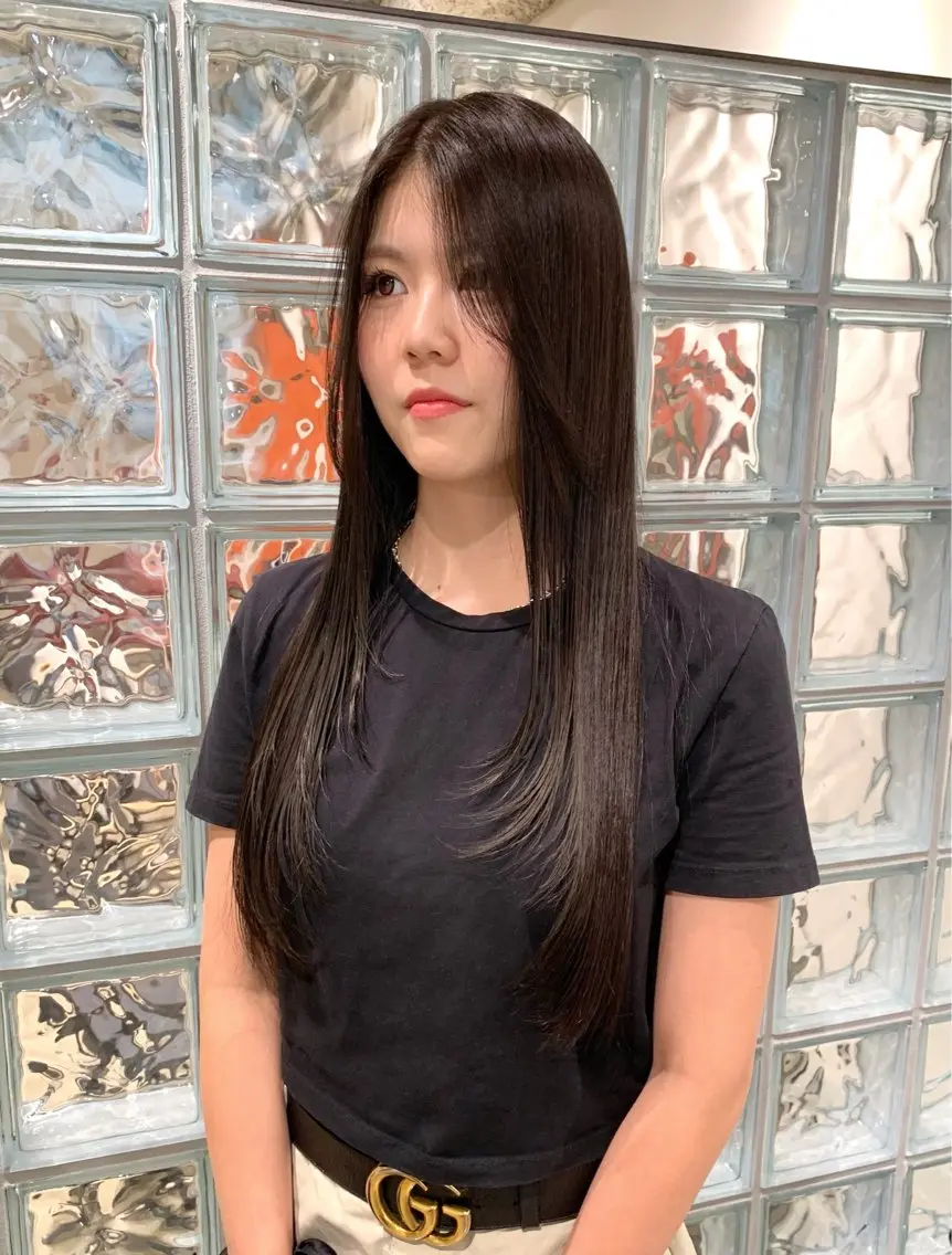 ロング カラー ロングレイヤー アッシュ アッシュグレー レイヤーカット ロング nol栄 AYURIのヘアスタイル