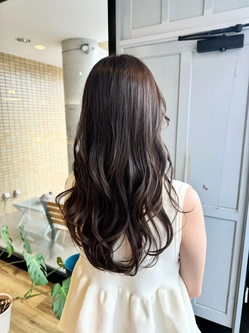 ロング カラー グレージュ ヘアカラー トリートメント ツキダテ ユイのヘアスタイル