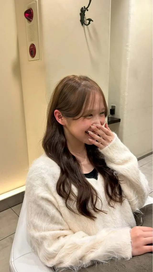 ロング カラー 透明感カラー カット ヘアカラー 位田 結実のヘアスタイル