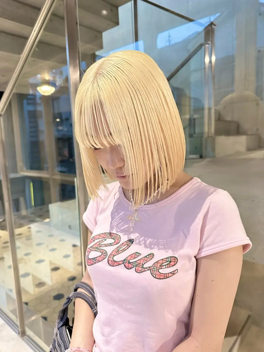ショート カラー ハイトーンカラー ヘアカラー トリートメント kai .のヘアスタイル